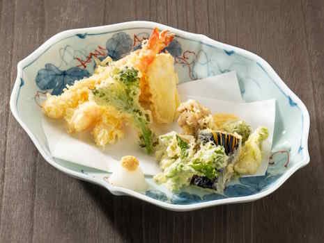 天ぷら盛り合わせ(2~3人分) 2,200円